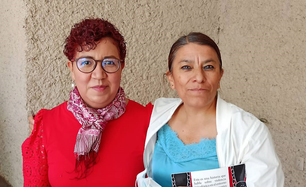 Verónica Espinoza, perodista, y Verónica Cruz, de la organizació Las Liebres